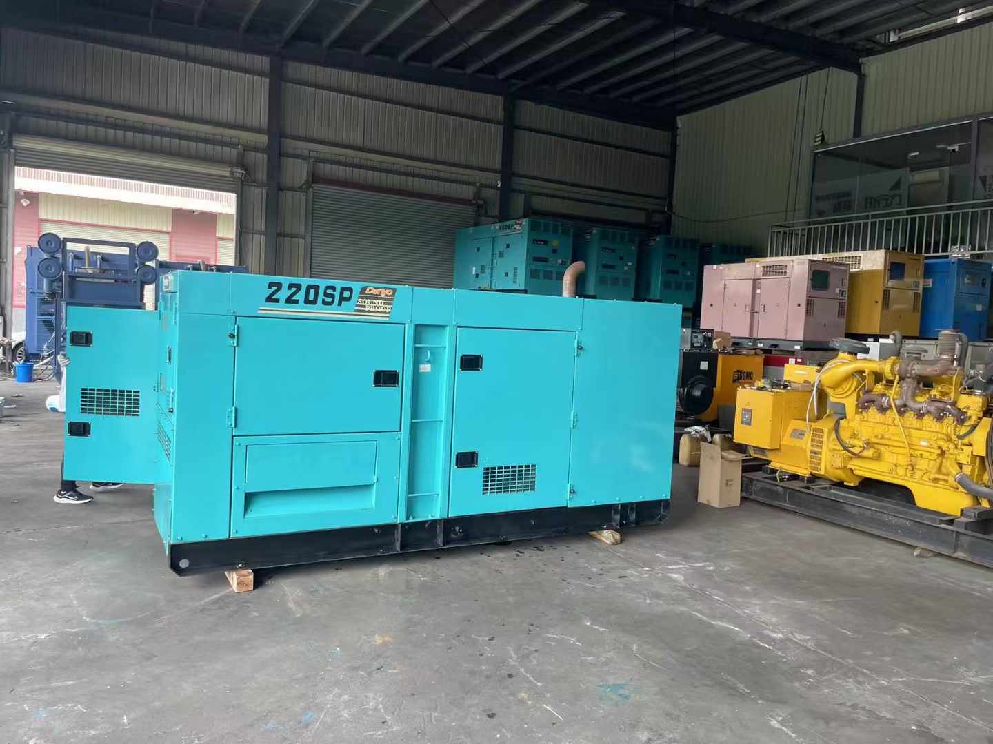 比如800kW 柴油发电机的输出电流波动范围是多少？