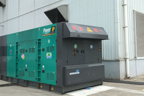 比如燃油滤清器的更换流程是怎样的？